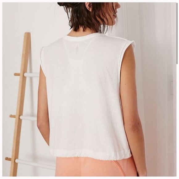 Free PEOPLE Cropped Graphic Retro Tee Bring the Heat - Picture 2 of 10